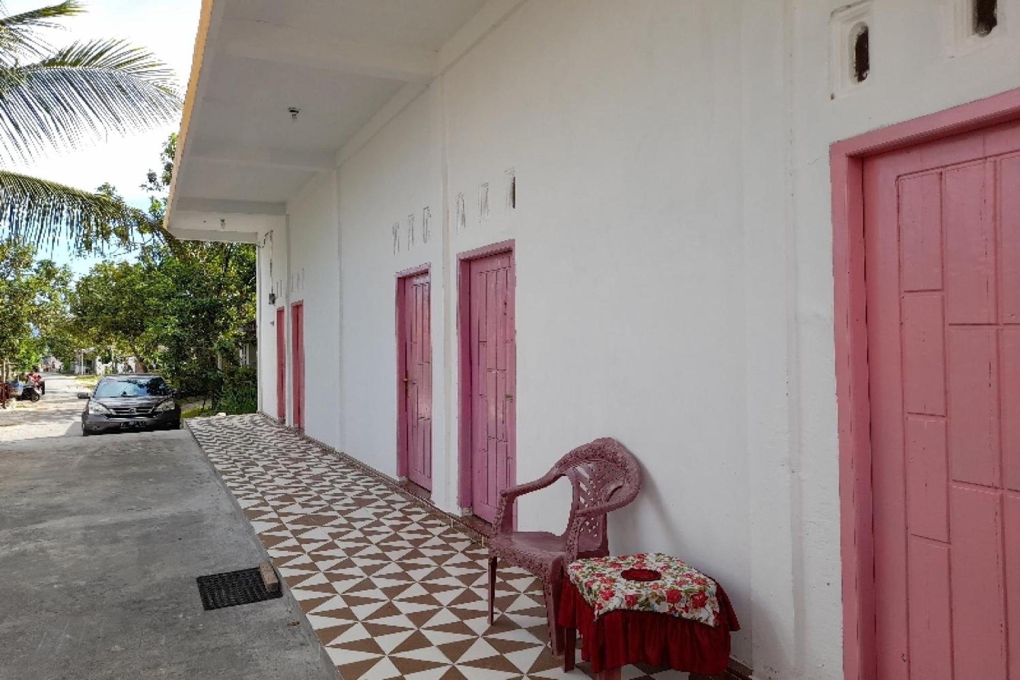Oyo Homes 91248 Desa Wisata Banding Agung Danau Ranau Екстериор снимка